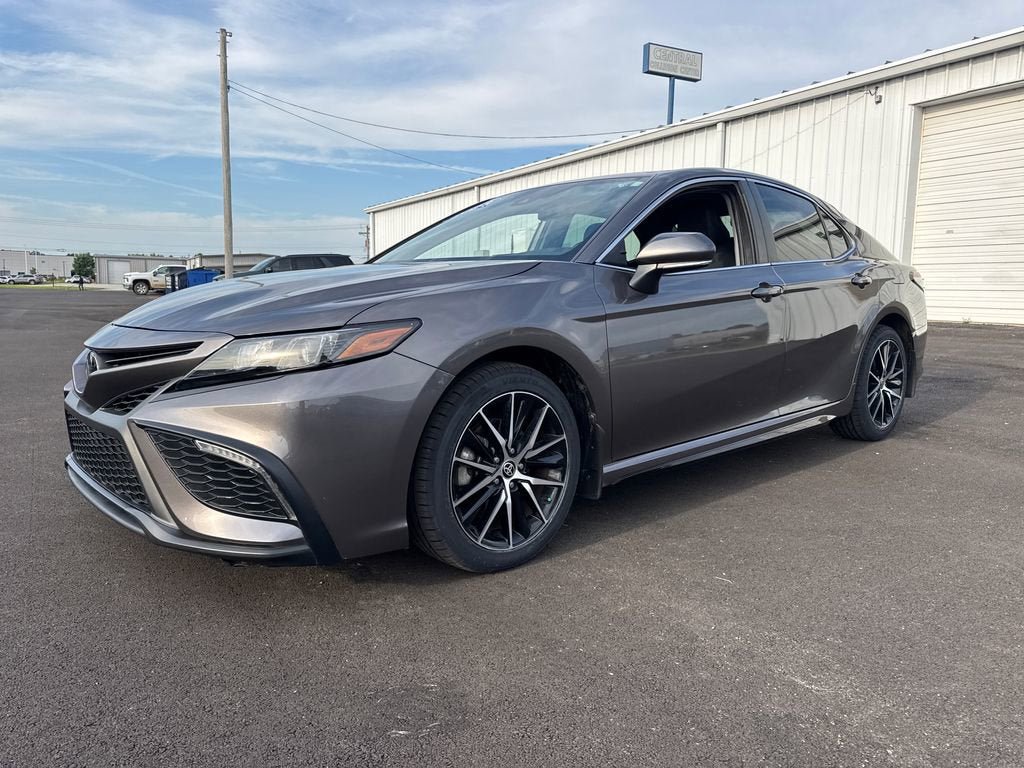 Used 2023 Toyota Camry SE FWD image 2
