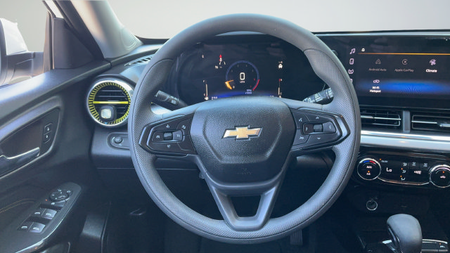 Used 2026 Chevrolet Trax LT FWD image 10