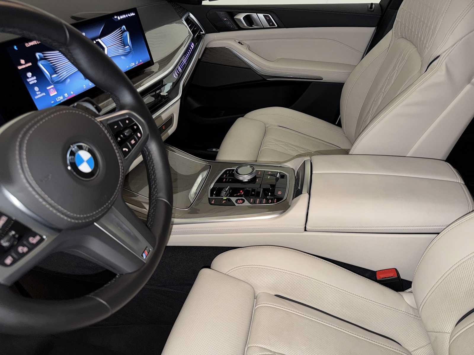 Used 2026 BMW X7 xDrive40i w/ M Sport Package AWD/4WD image 19
