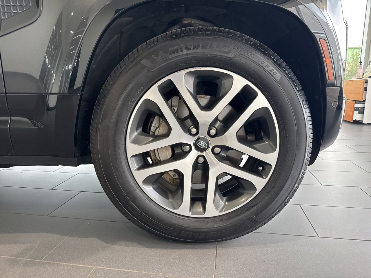 Used 2023 Land Rover Defender 130 X-Dynamic SE AWD/4WD image 59