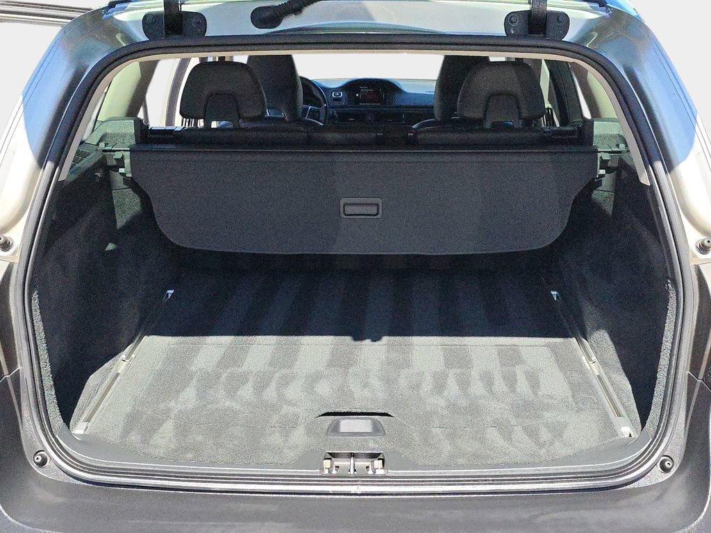 Used 2016 Volvo XC70 T5 Premier w/ Proximity Package image 14