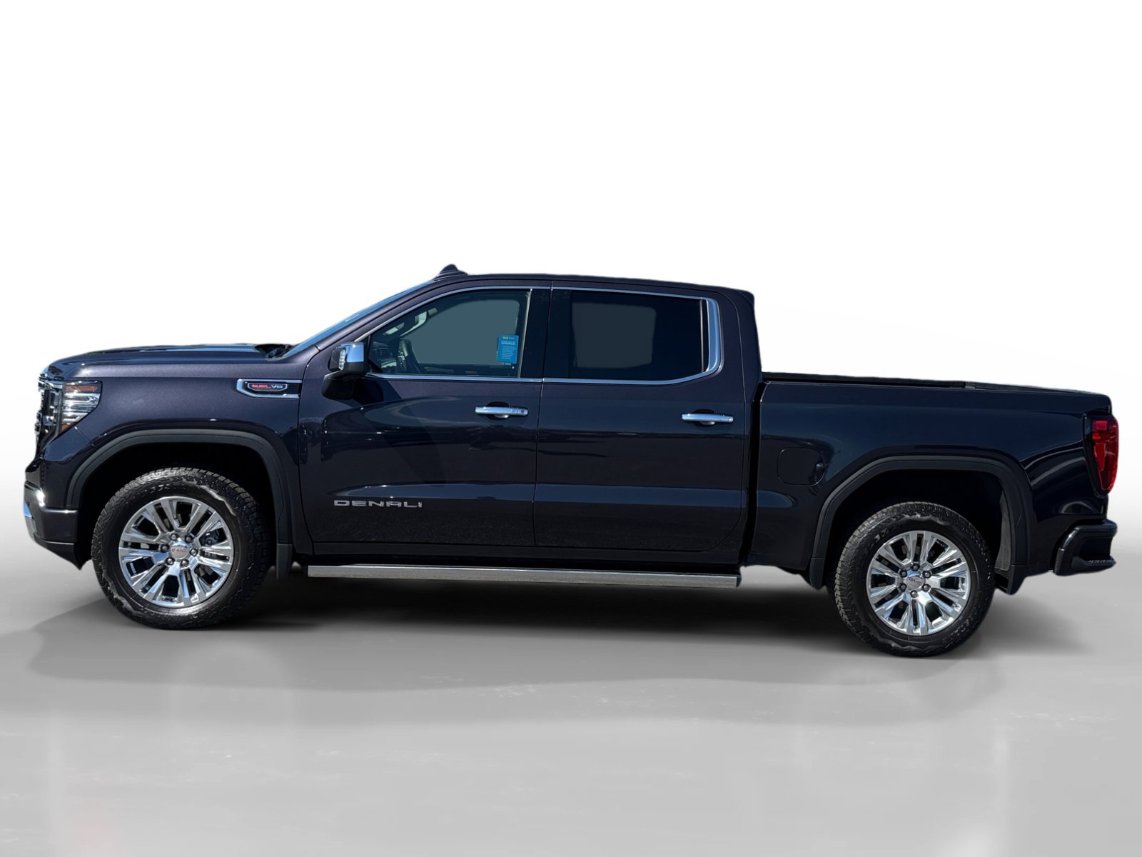 Used 2025 GMC Sierra 1500 Denali w/ Technology Package AWD/4WD image 2