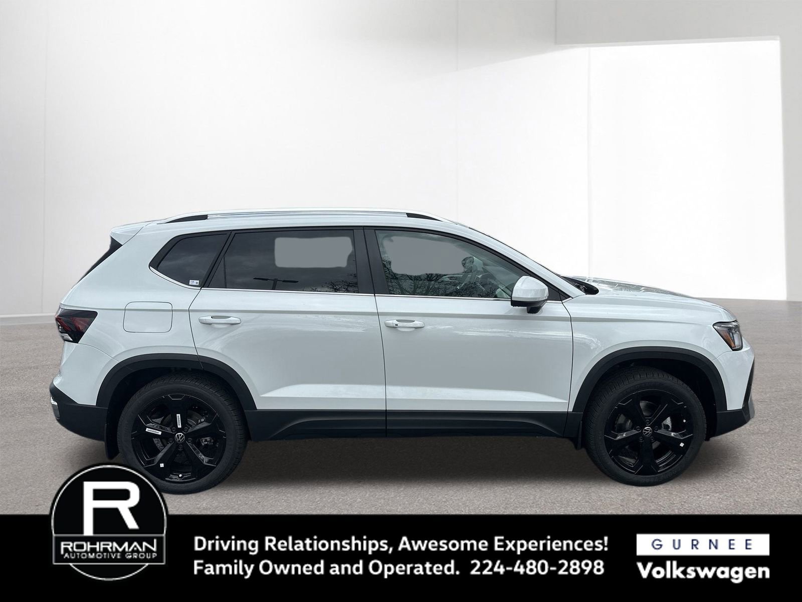 Used 2025 Volkswagen Taos SEL AWD/4WD image 11