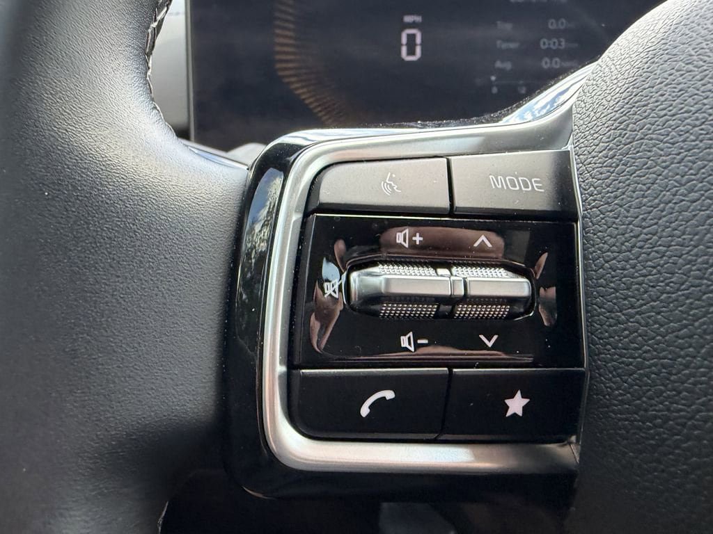Used 2025 Kia Sorento S FWD image 29