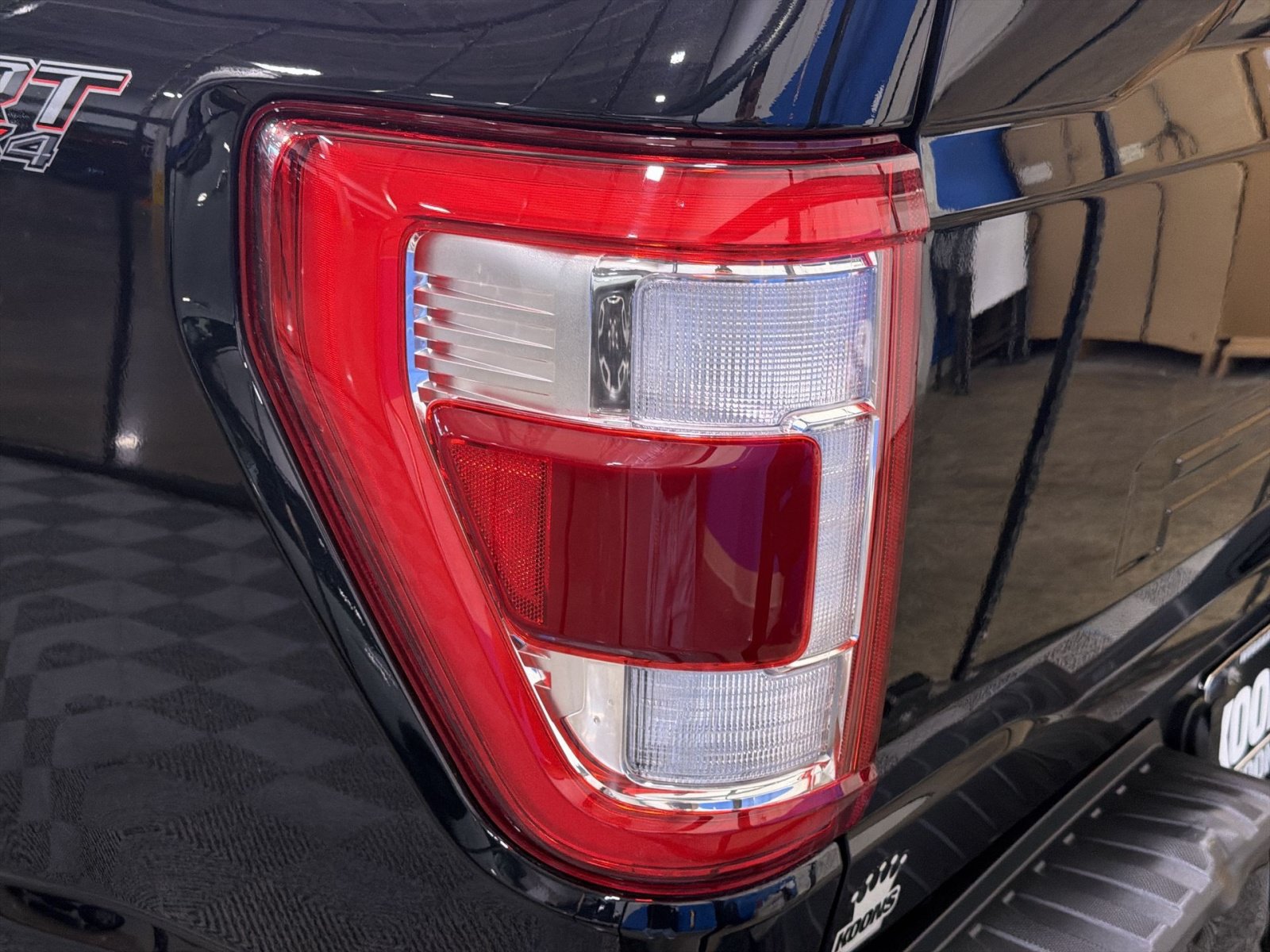 Used 2023 Ford F150 Lariat w/ Max Trailer Tow Package AWD/4WD image 18