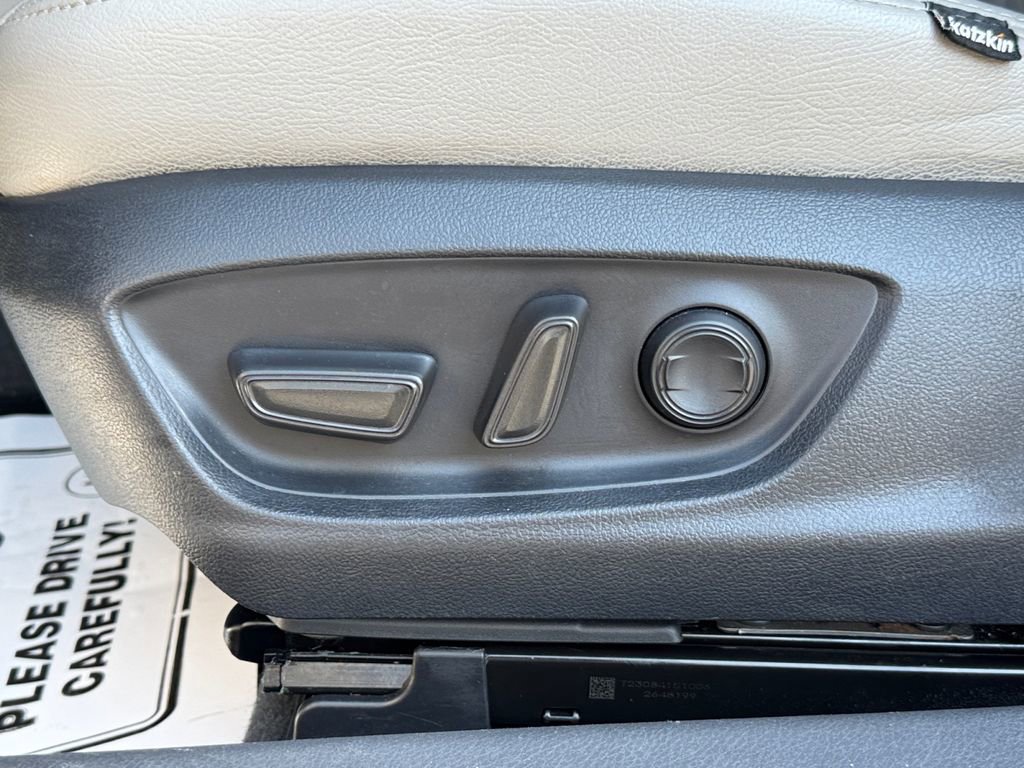 Used 2023 Toyota Camry SE FWD image 25