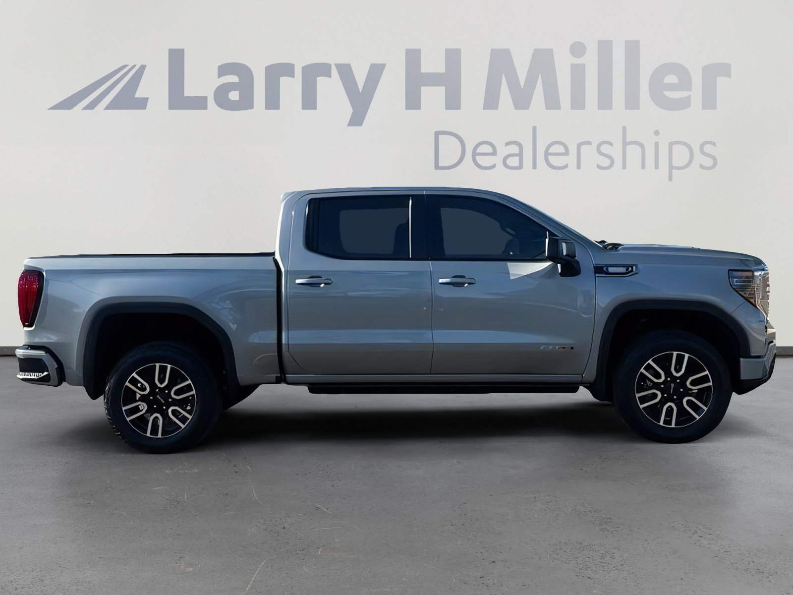 Used 2025 GMC Sierra 1500 AT4 w/ Technology Package AWD/4WD image 7