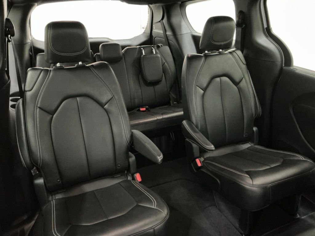 Used 2025 Chrysler Pacifica Select image 26