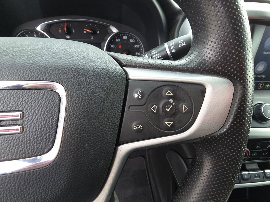 Used 2023 GMC Acadia SLE image 19