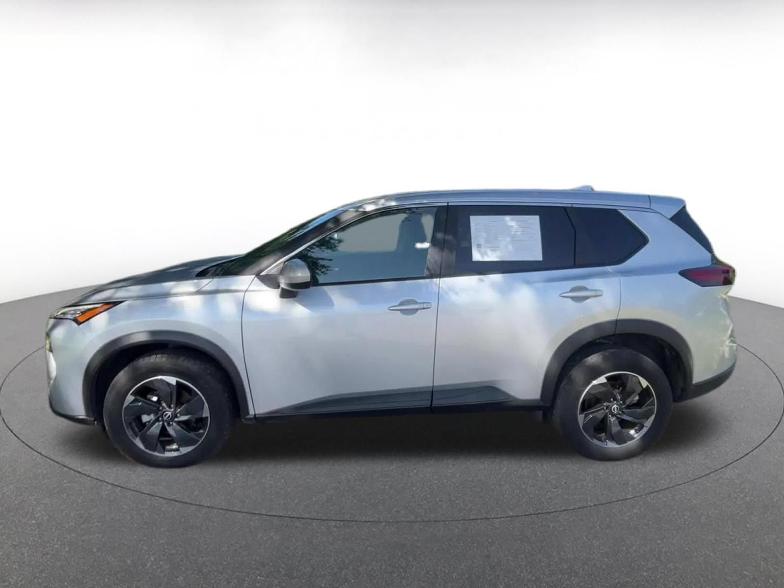 Used 2025 Nissan Rogue SV AWD/4WD image 8