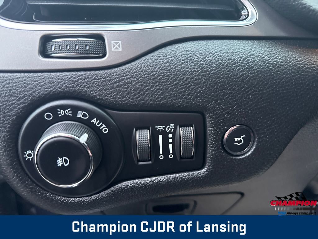 Used 2021 Jeep Cherokee Limited w/ Elite Package image 39