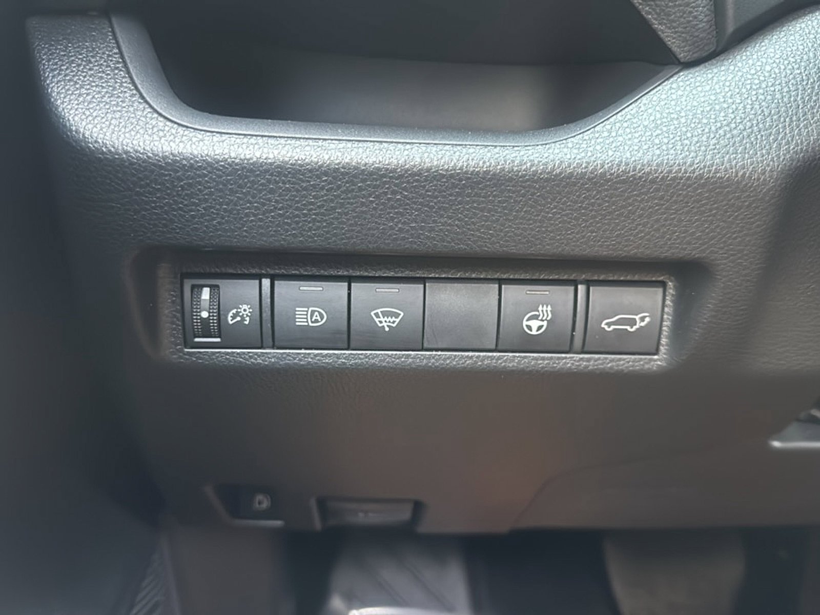Used 2022 Toyota RAV4 SE w/ Weather & Moonroof Package AWD/4WD image 28