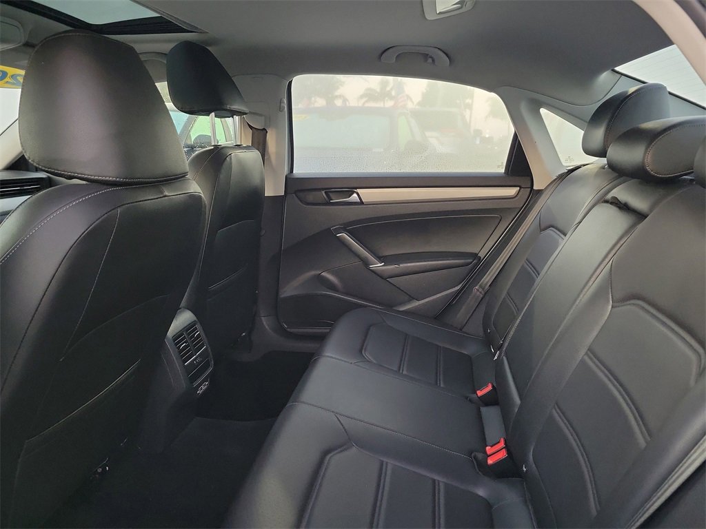 Used 2021 Volkswagen Passat 2.0T SE image 7