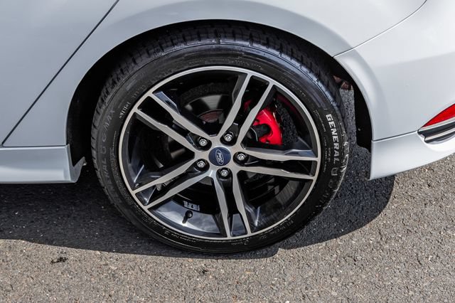 Used 2018 Ford Focus ST FWD image 13
