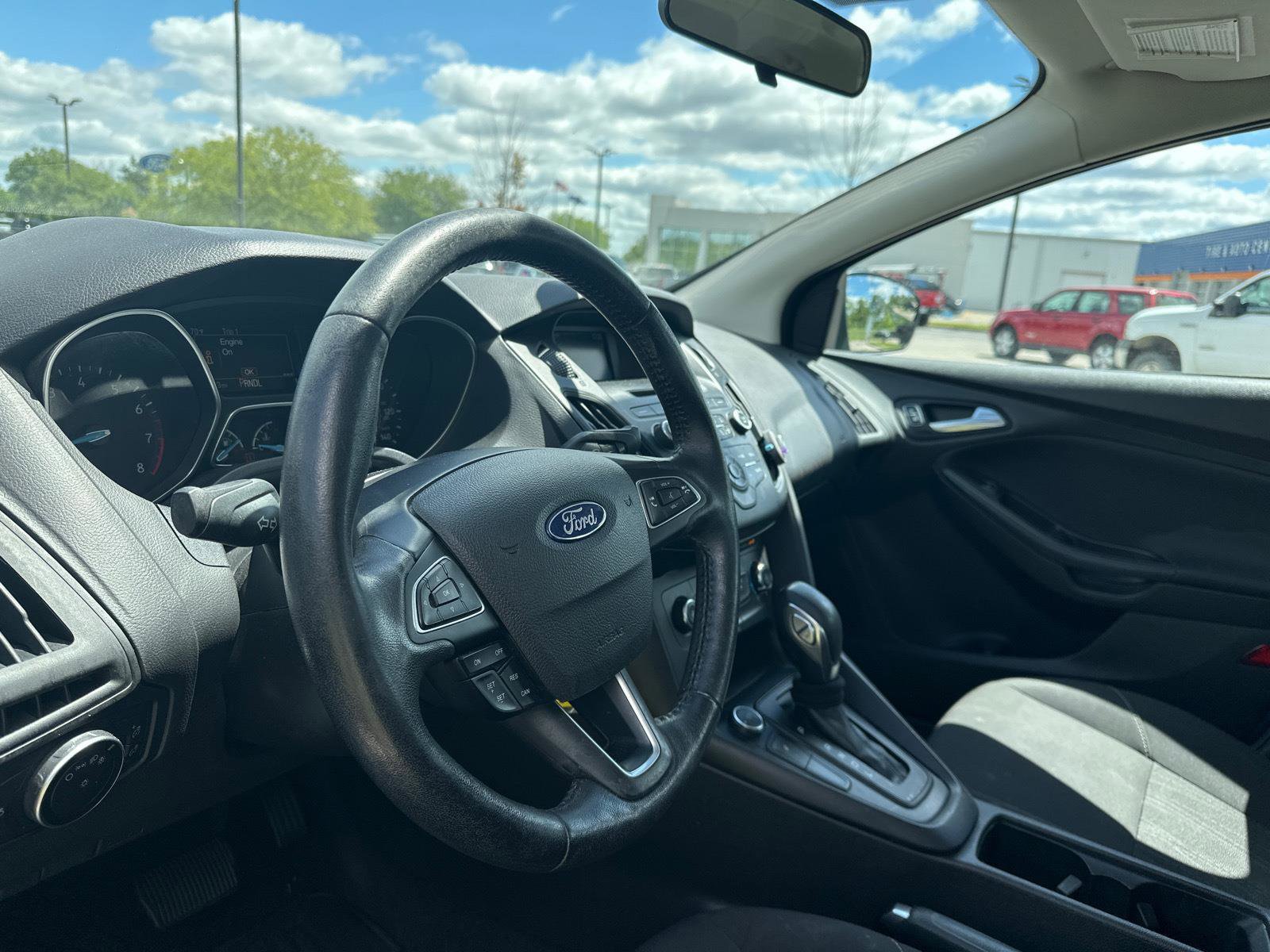 Used 2017 Ford Focus SE w/ Cold Weather Package FWD image 8
