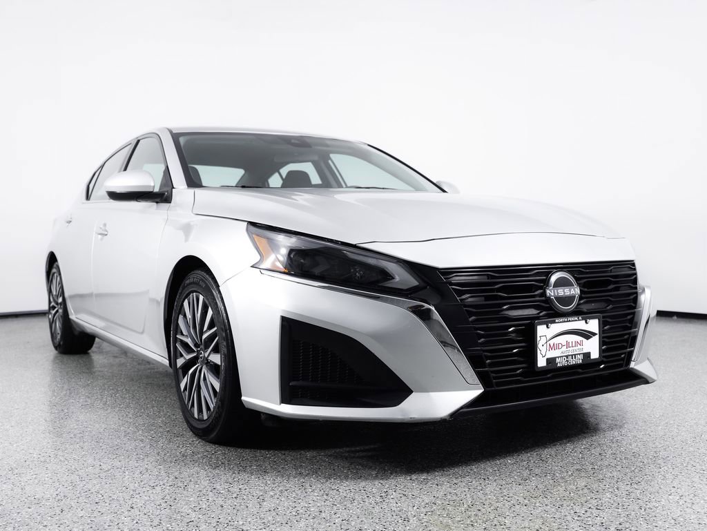 Used 2023 Nissan Altima 2.5 SV FWD image 10