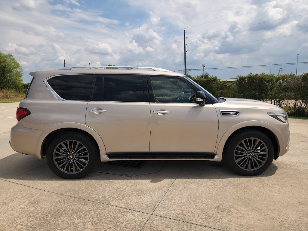Used 2024 INFINITI QX80 Sensory AWD/4WD image 4