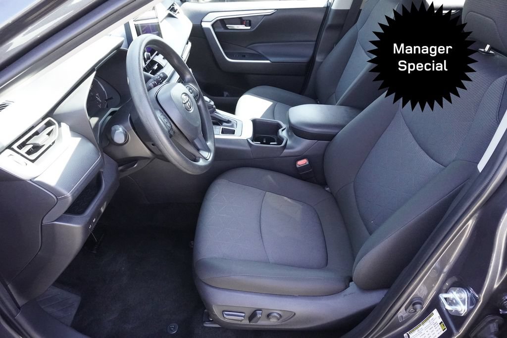 Used 2025 Toyota RAV4 XLE AWD/4WD image 19