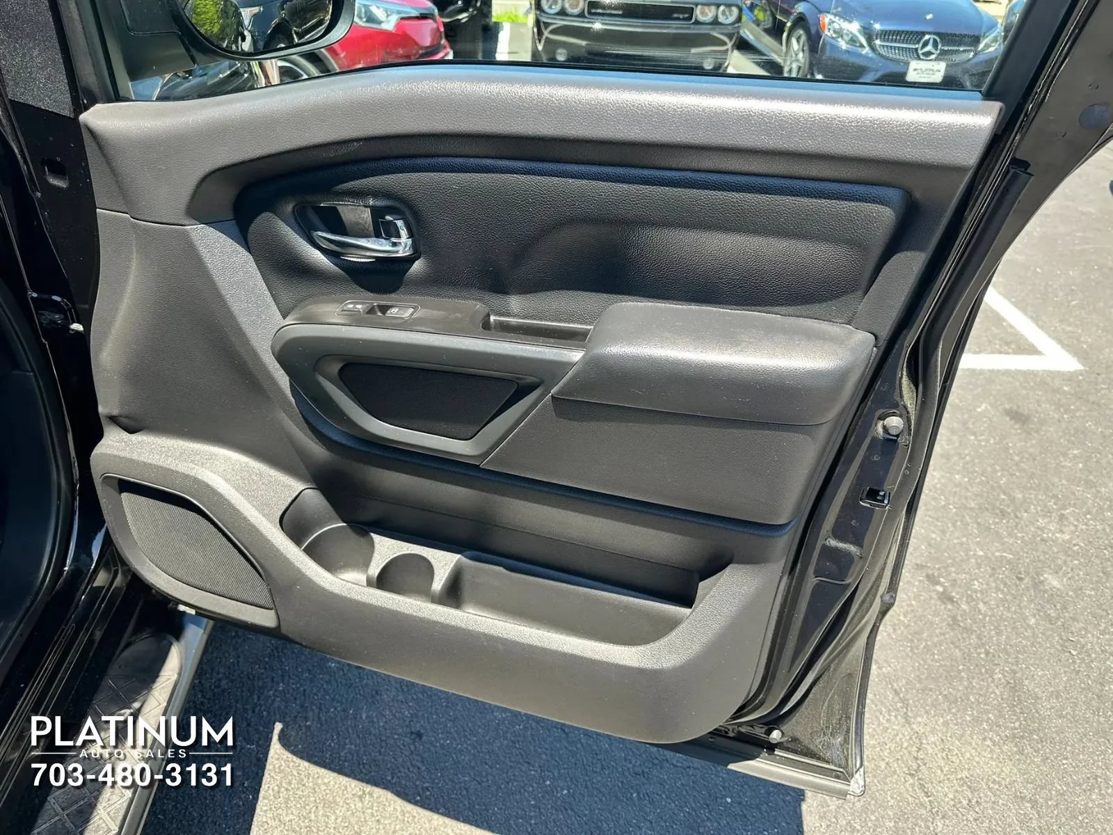 Used 2018 Nissan Titan SV w/ SV Convenience Package AWD/4WD image 19