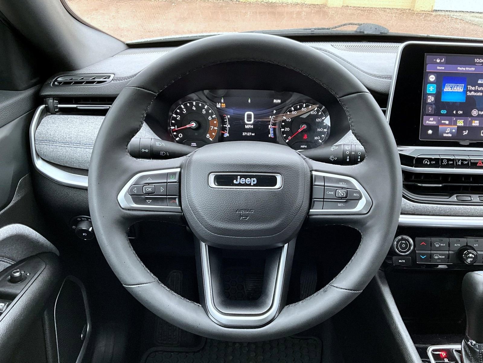 Used 2025 Jeep Compass Latitude w/ Sun & Sound Group AWD/4WD image 12