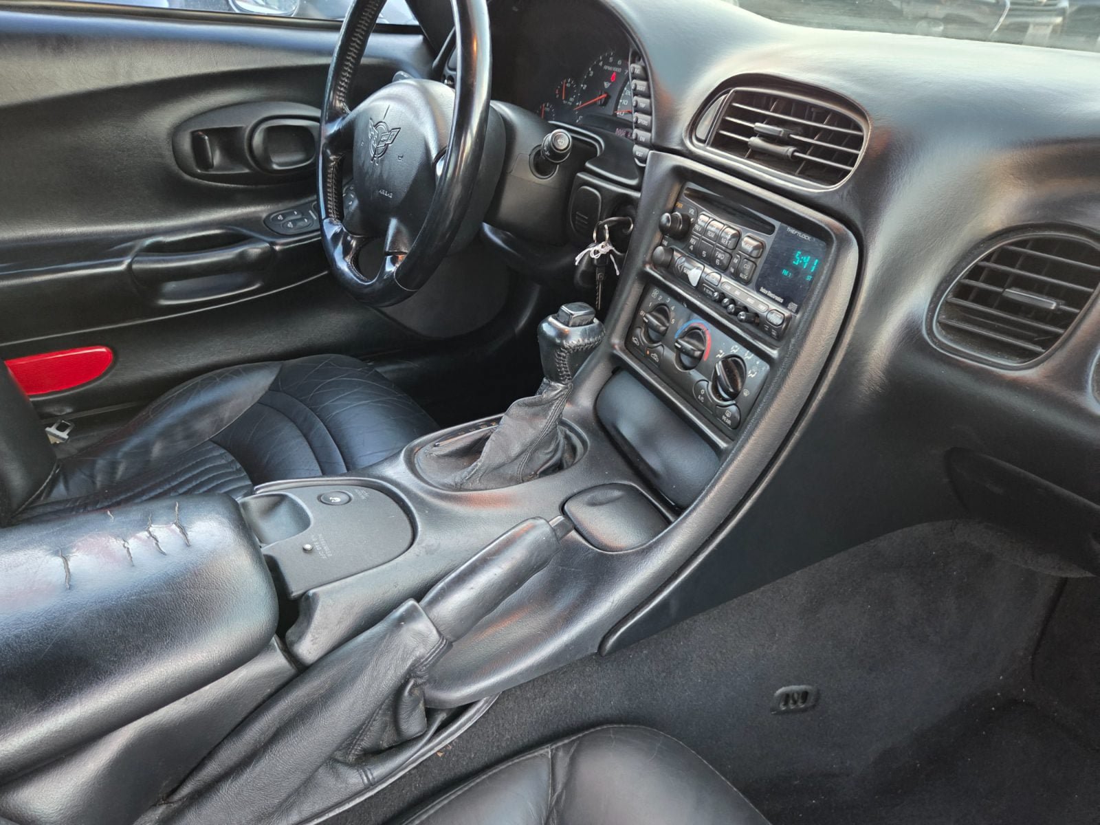 Used 2001 Chevrolet Corvette Coupe RWD image 13