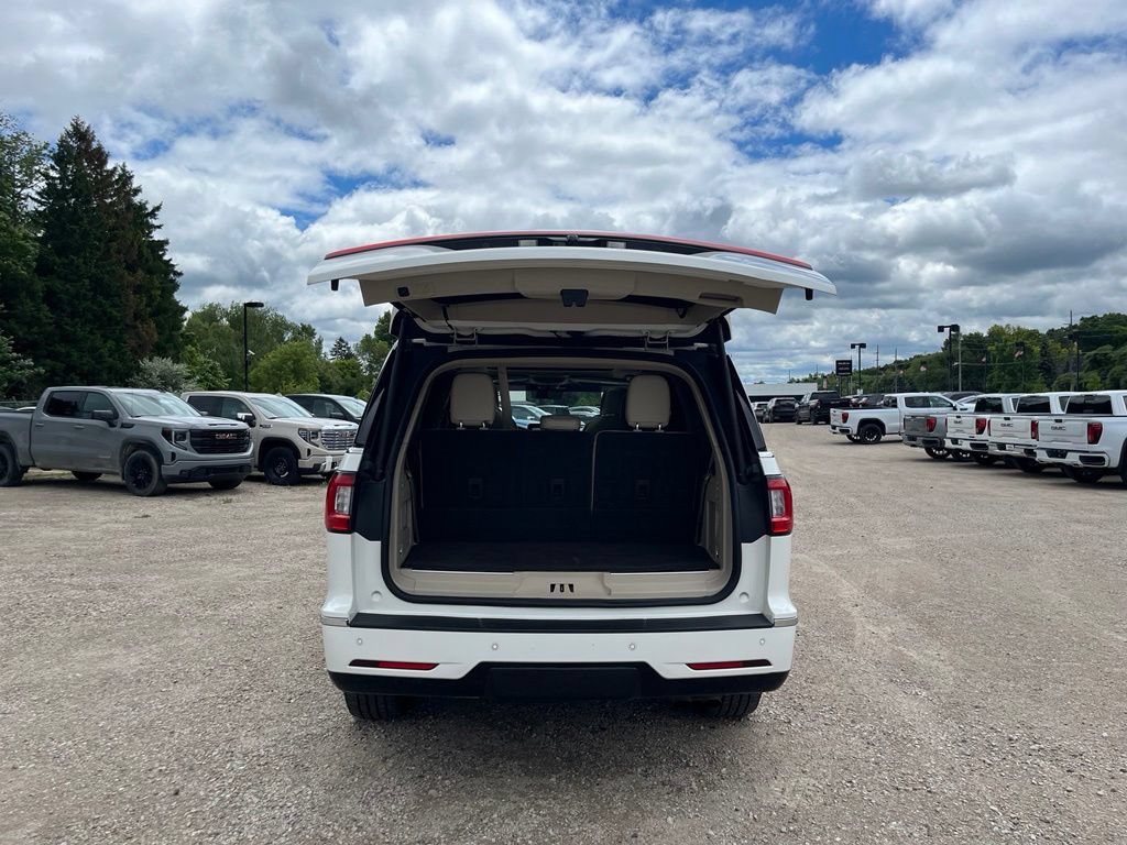 Used 2020 Lincoln Navigator Reserve w/ Luxury Package AWD/4WD image 10