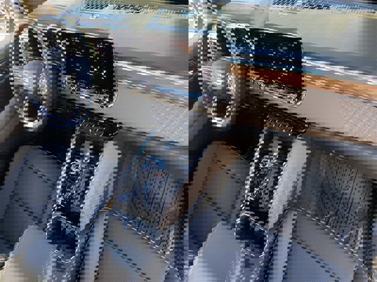 Used 2024 GMC Canyon Denali image 13