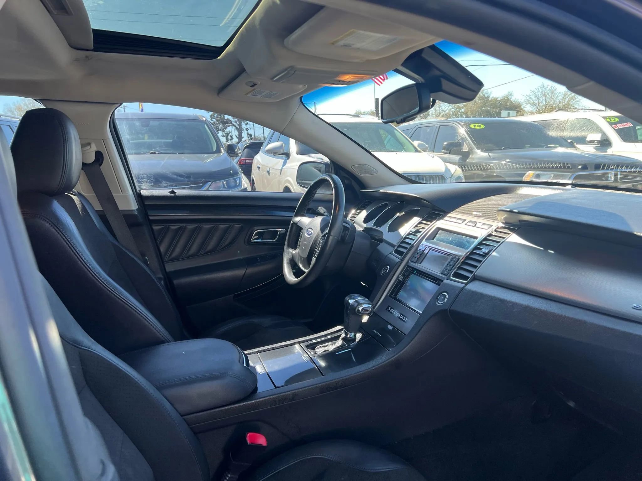 Used 2011 Ford Taurus SHO image 15