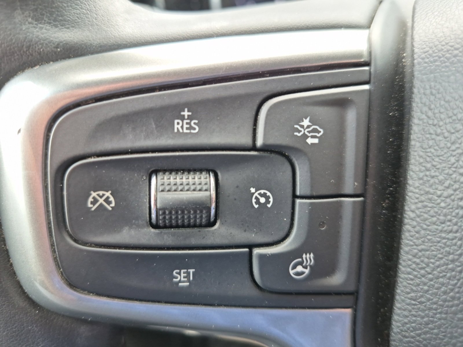 Used 2024 Chevrolet Silverado 1500 LT image 25