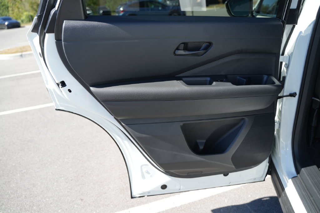 Used 2024 Nissan Pathfinder SV AWD/4WD image 16