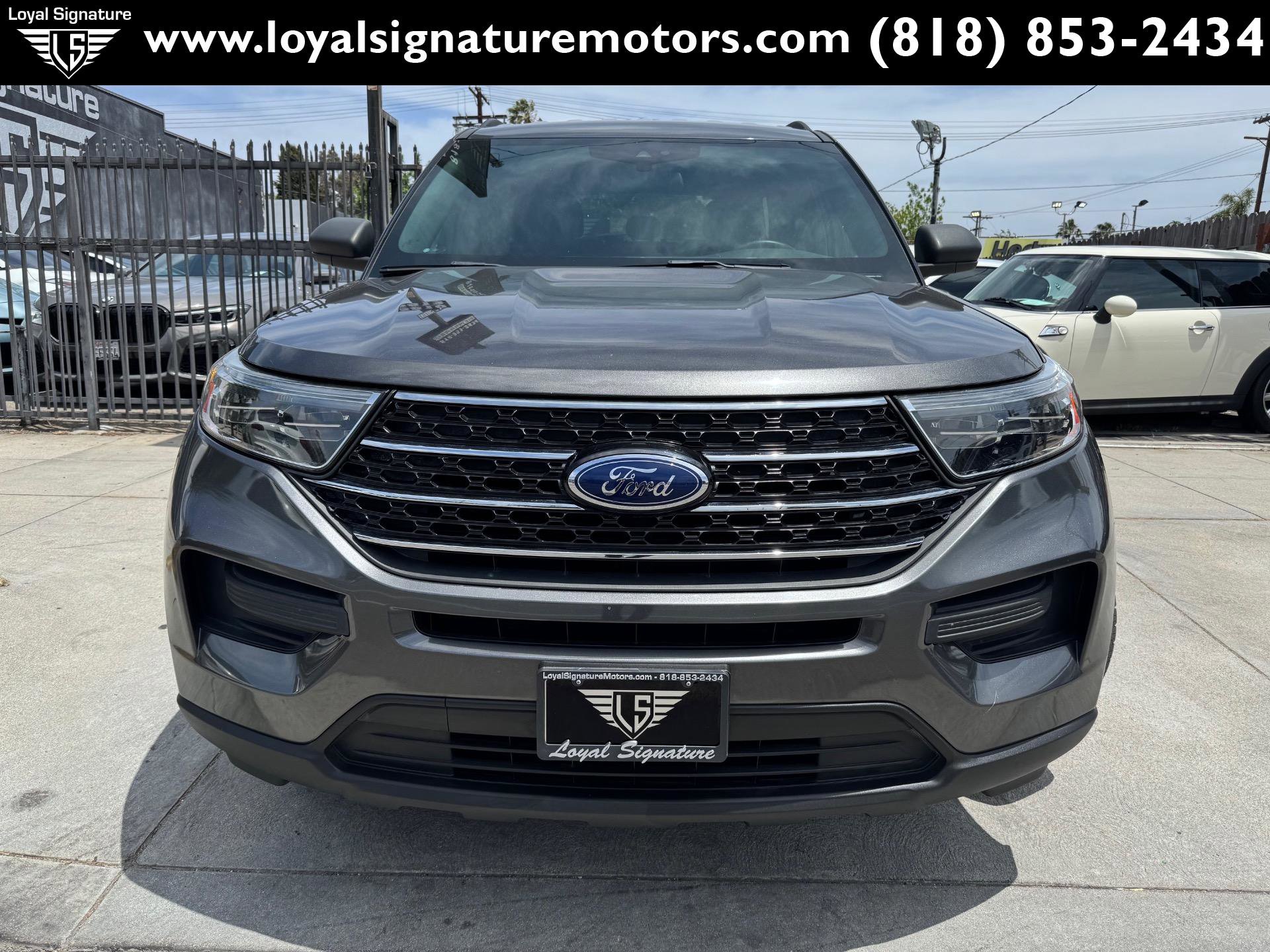 Used 2020 Ford Explorer XLT image 2