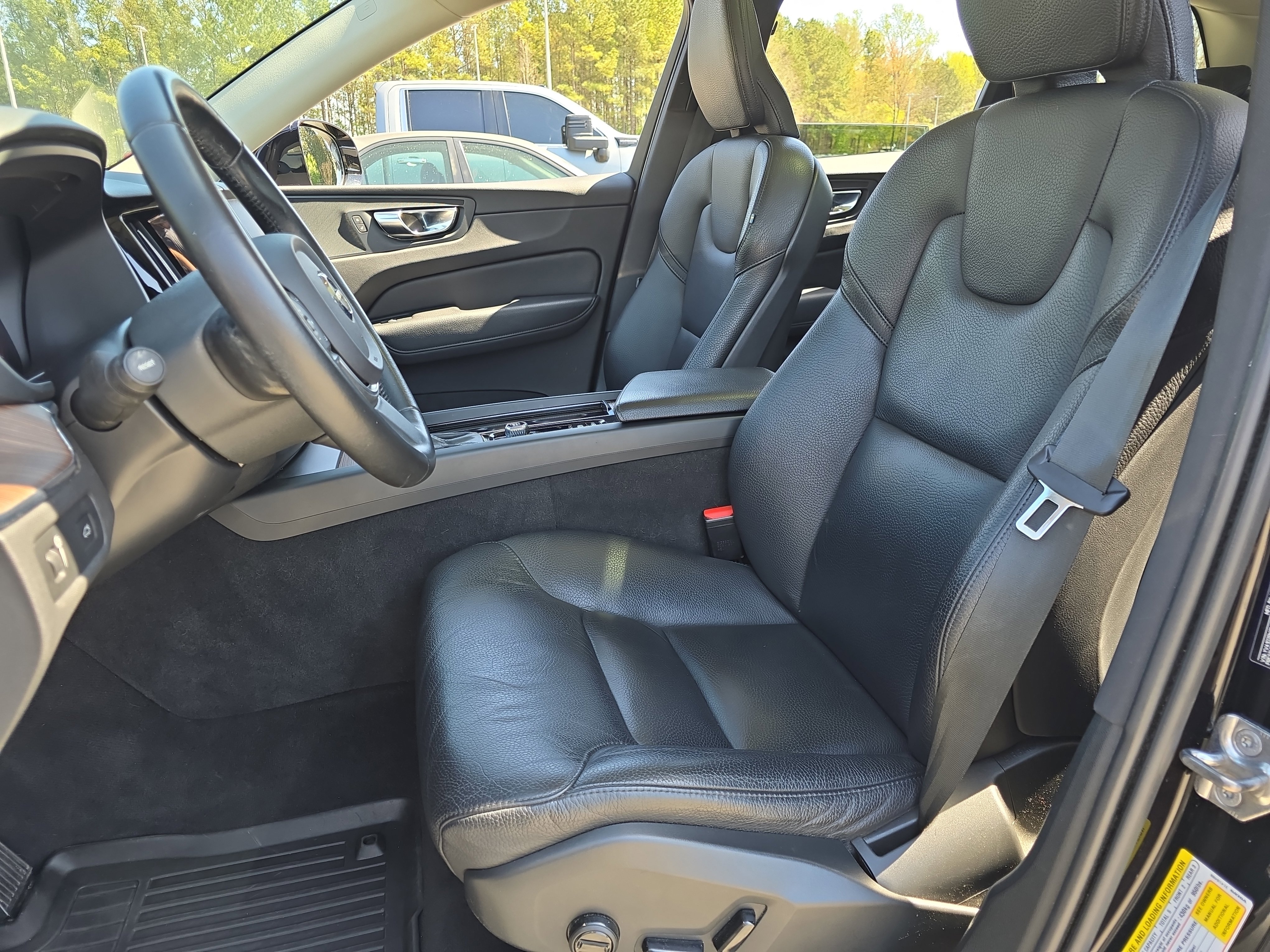 Used 2021 Volvo XC60 T5 Momentum image 15