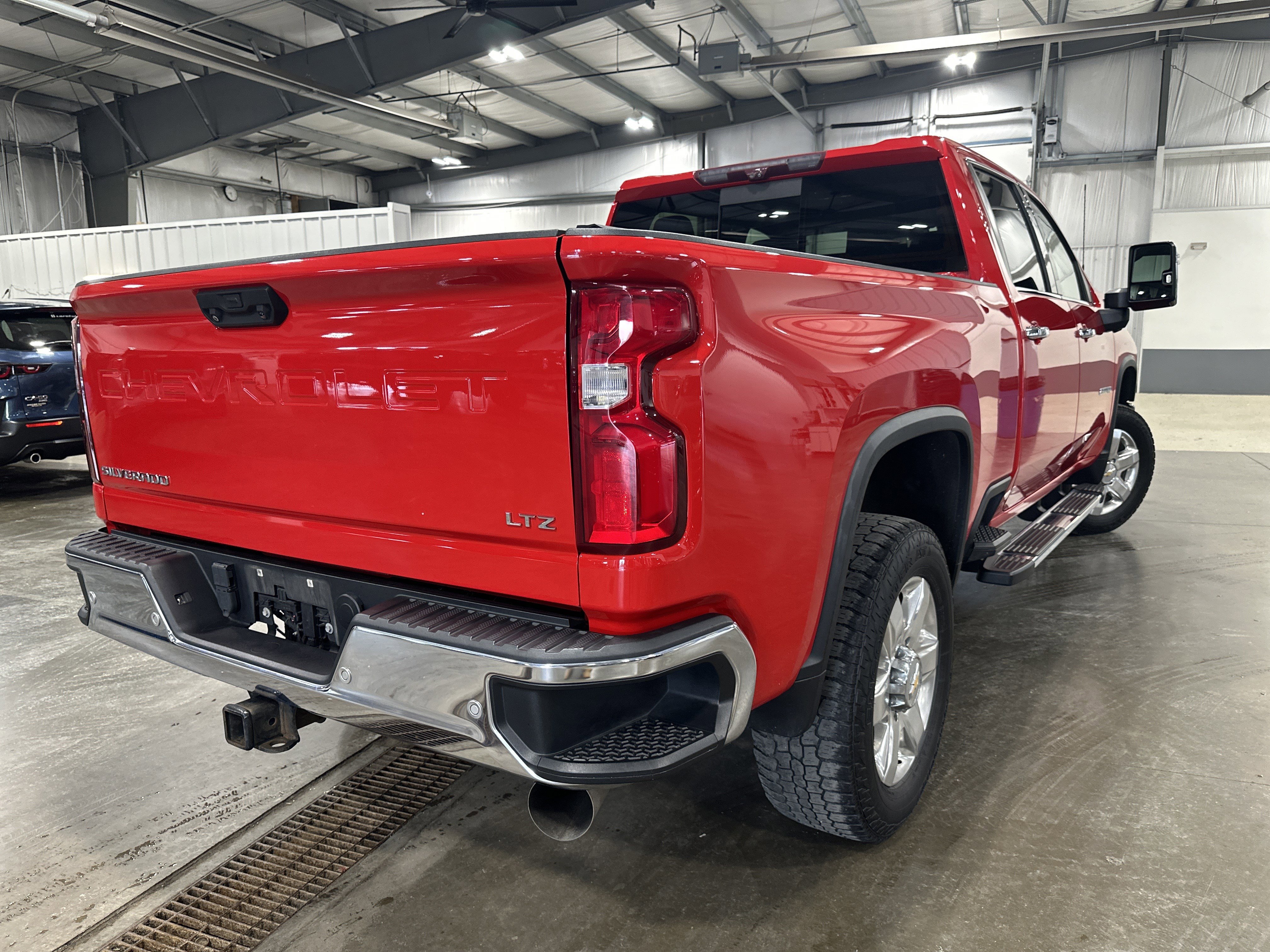 Used 2021 Chevrolet Silverado 2500 LTZ w/ LTZ Convenience Package AWD/4WD image 3