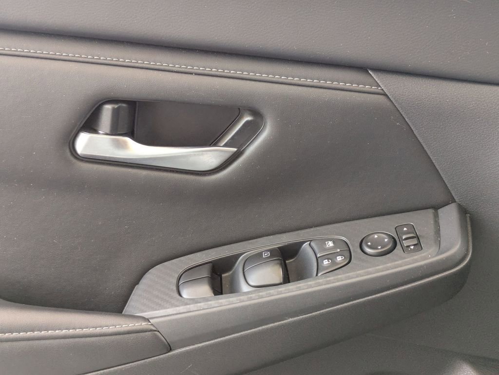 Used 2025 Nissan Sentra SV FWD image 13