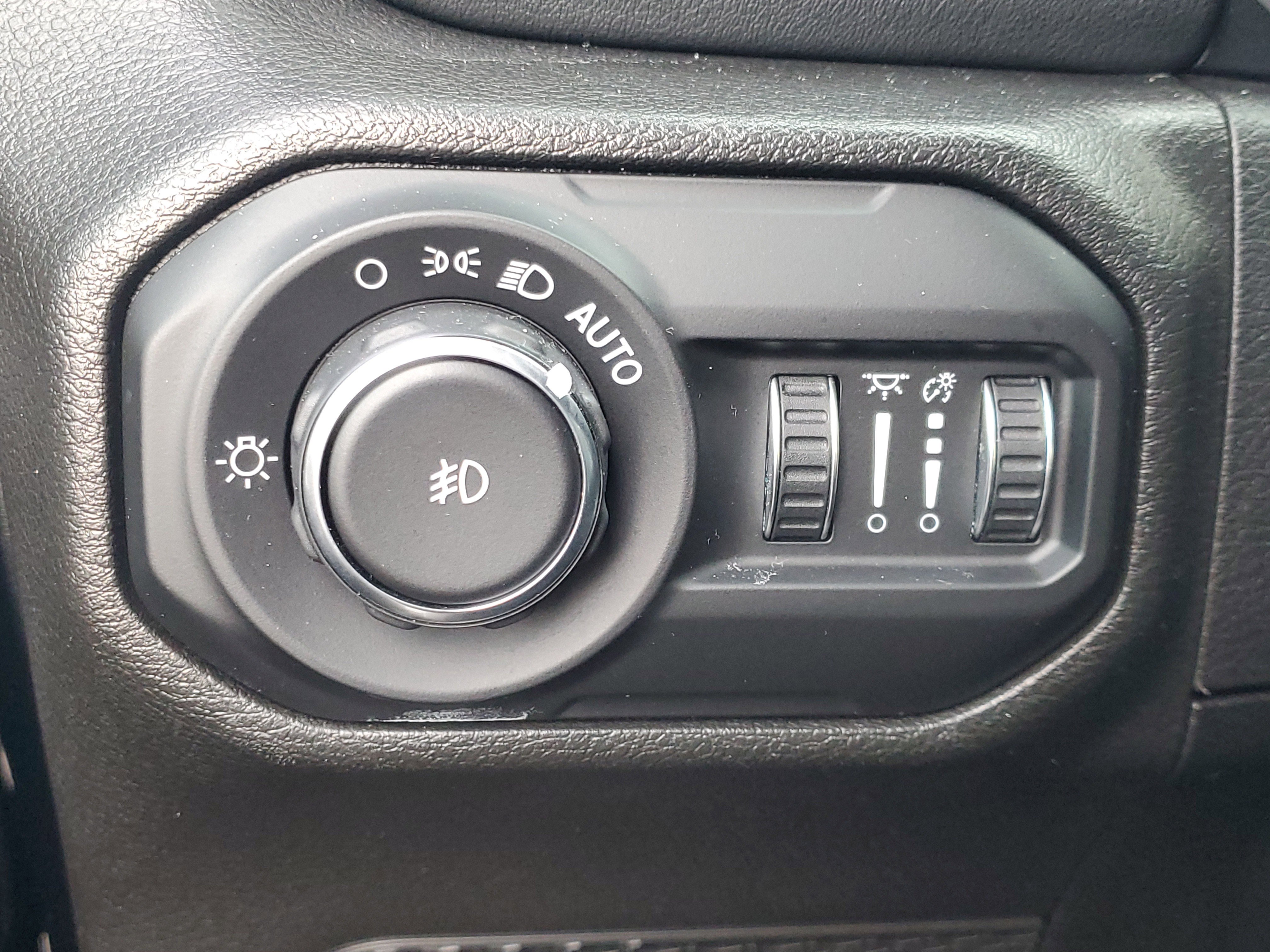 Used 2022 Jeep Wrangler Unlimited Sahara w/ LED Lighting Group image 22