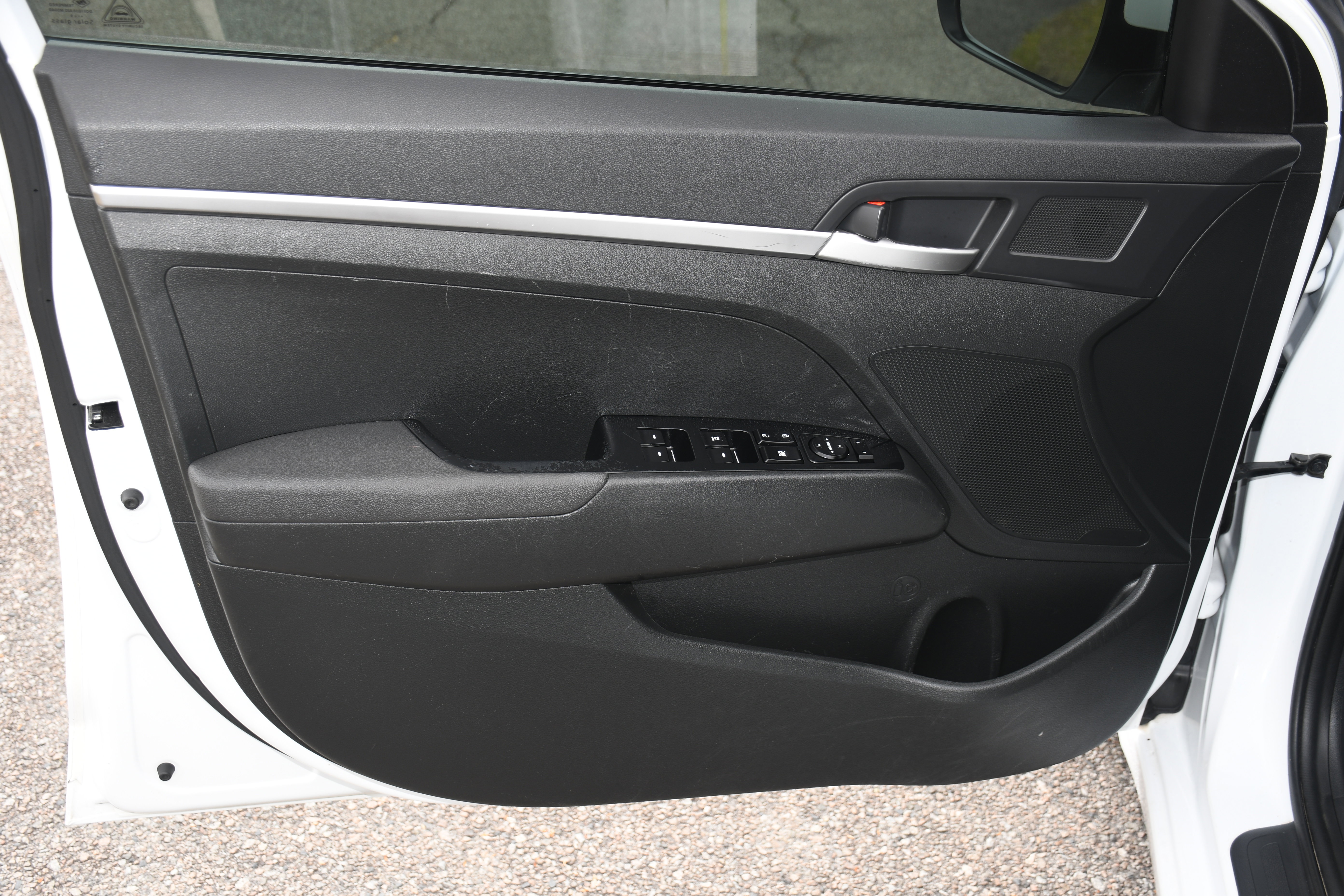 Used 2020 Hyundai Elantra SE w/ Cargo Package (C1) image 9