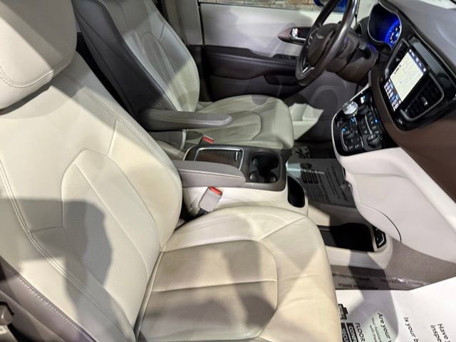 Used 2019 Chrysler Pacifica Touring-L Plus w/ Advanced Safetytec Group FWD image 22
