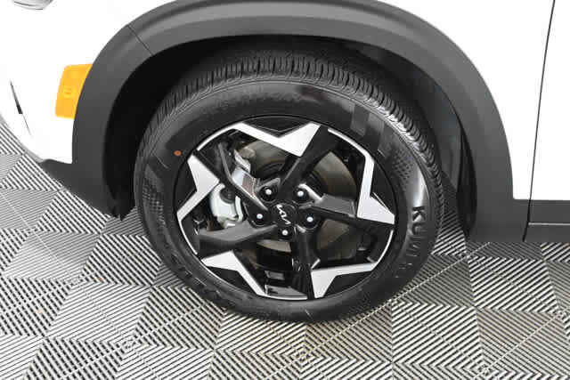 Used 2025 Kia Seltos EX image 29