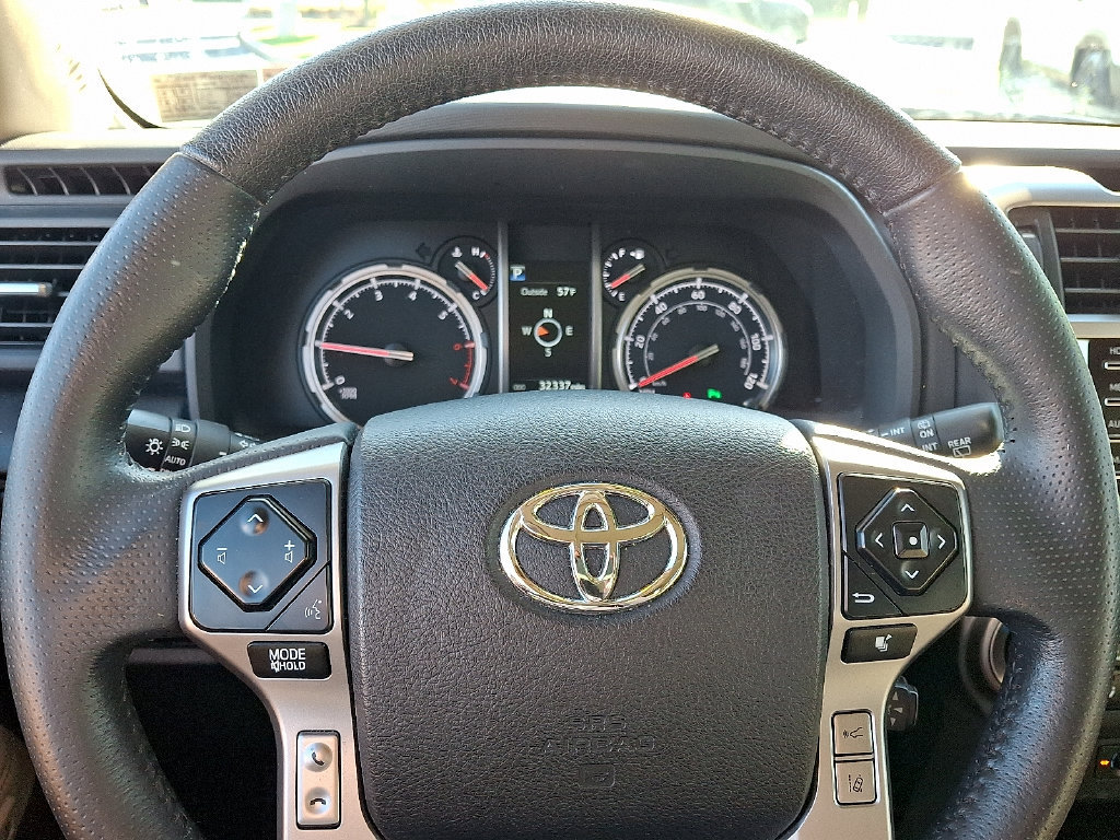 Used 2022 Toyota 4Runner Limited AWD/4WD image 22