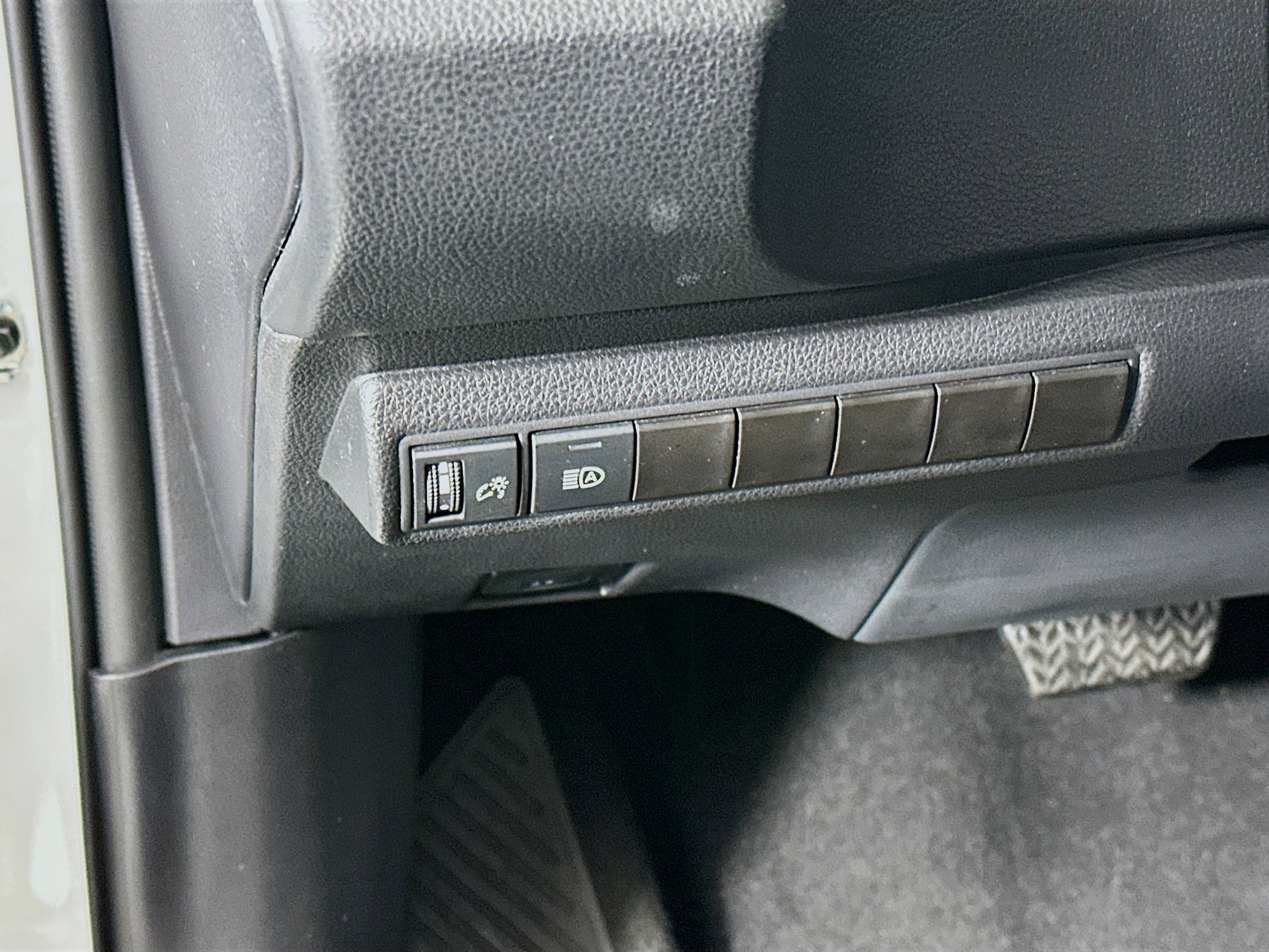 Used 2025 Toyota Corolla LE image 16