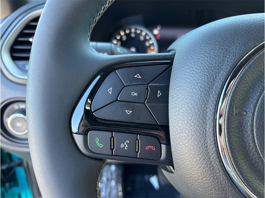 Used 2021 Jeep Renegade Latitude FWD image 24
