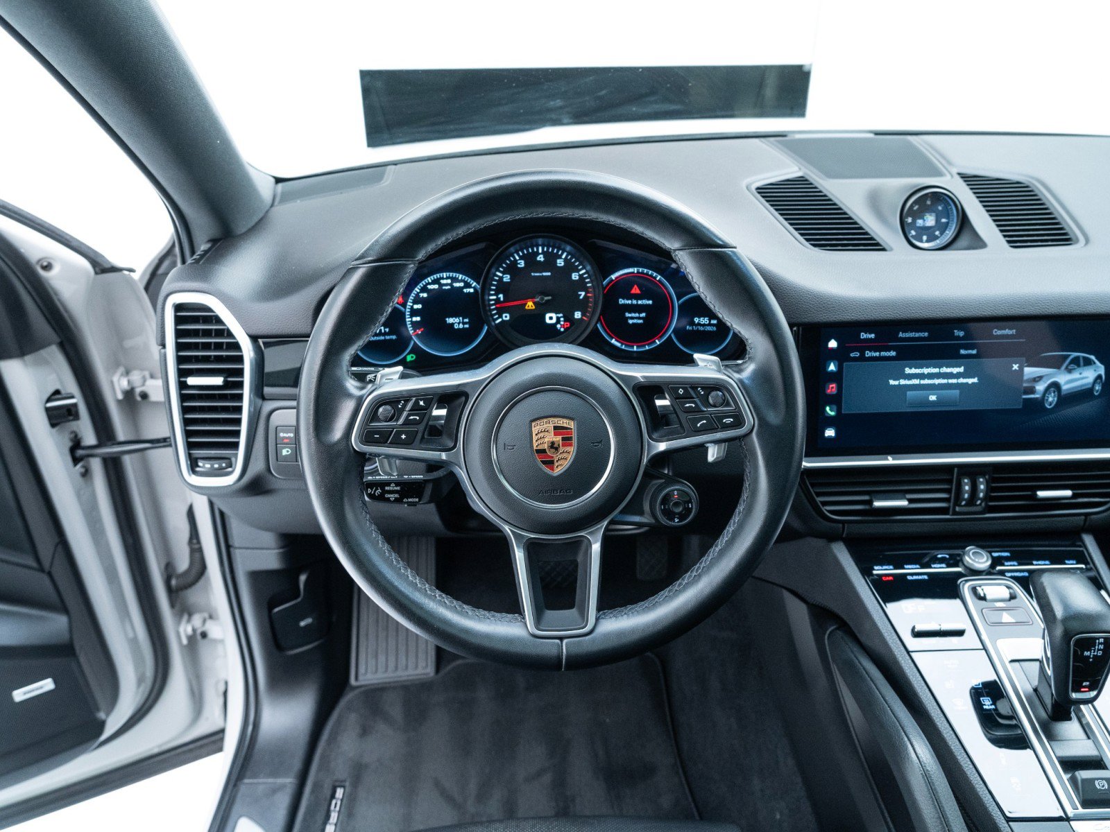 Certified 2022 Porsche Cayenne Platinum Edition image 32