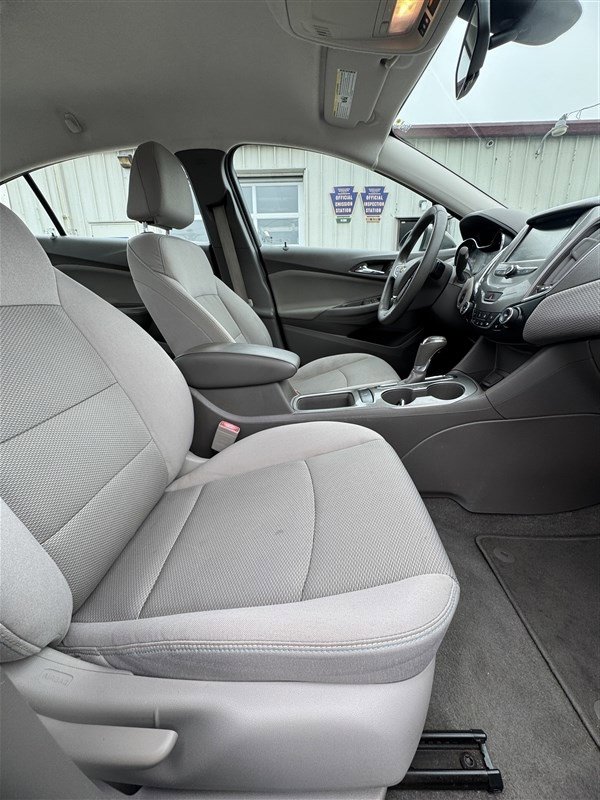 Used 2017 Chevrolet Cruze LT w/ Convenience Package image 14