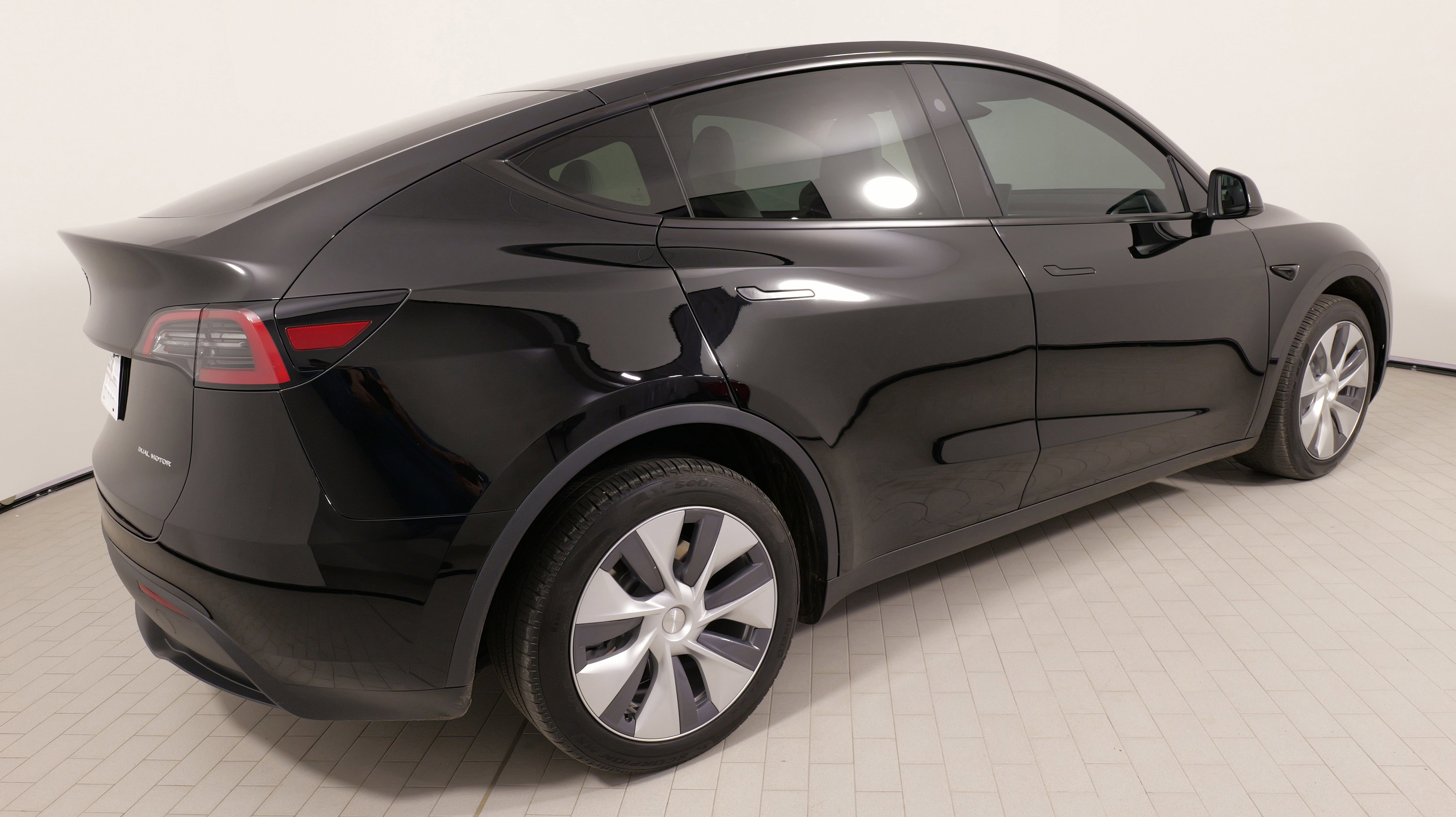 Used 2024 Tesla Model Y Long Range image 9