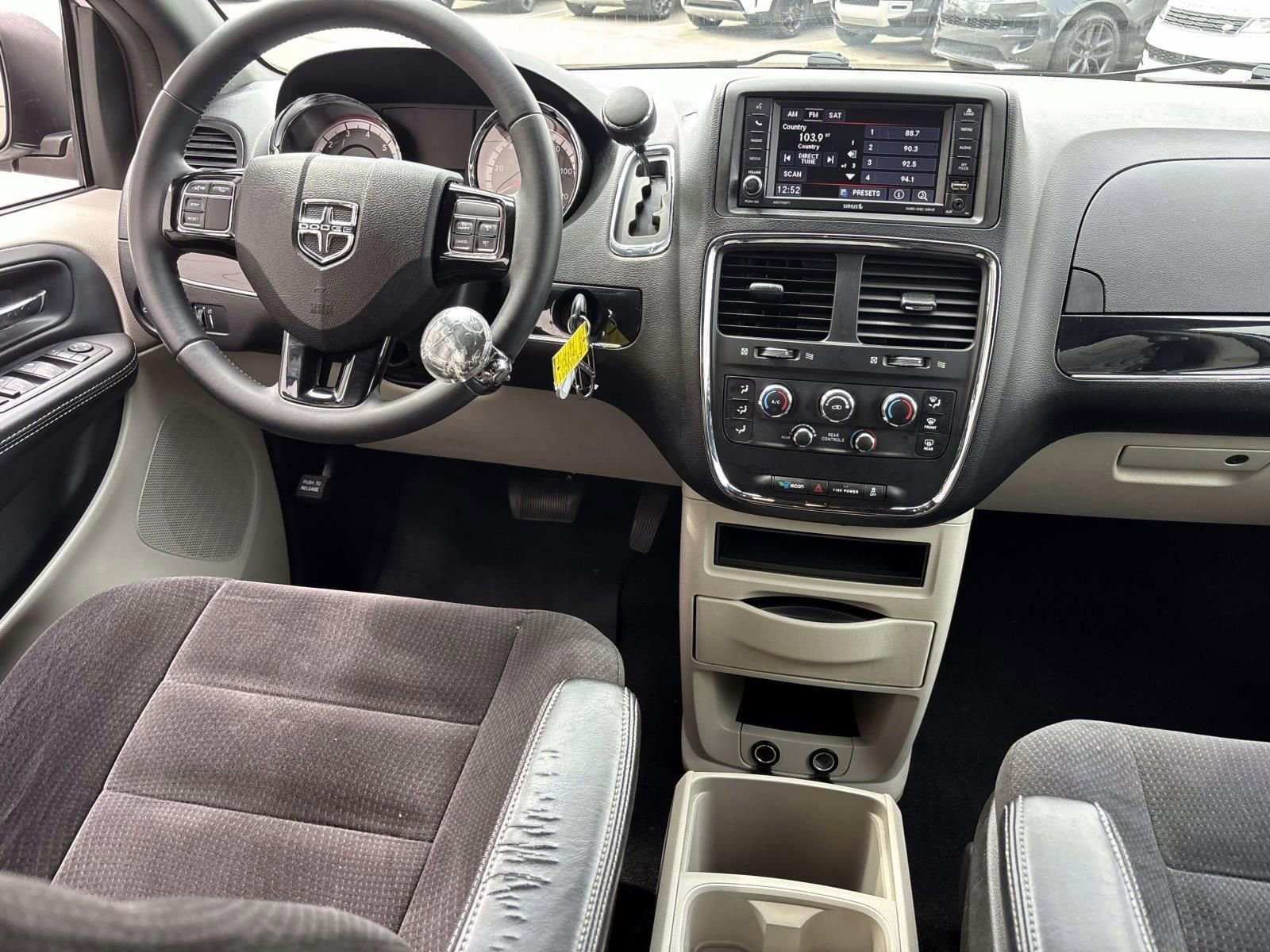 Used 2014 Dodge Grand Caravan SE FWD image 31