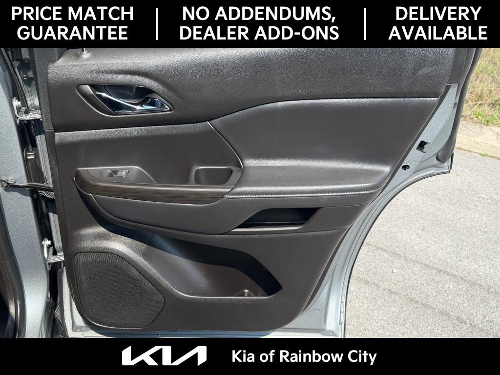 Used 2023 GMC Acadia SLT image 21