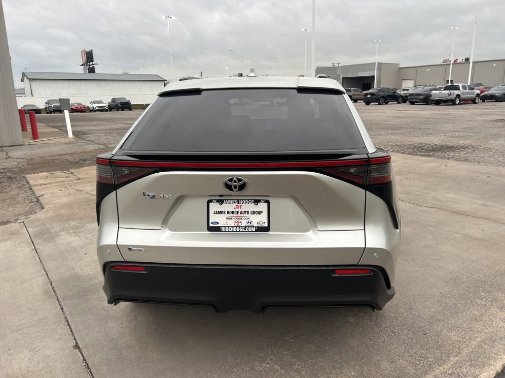 Used 2024 Toyota bZ4X XLE w/ Weather Package image 7