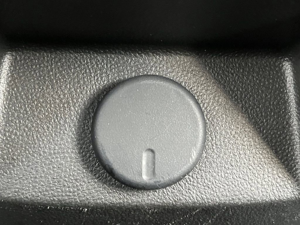 Used 2017 Chevrolet Equinox LT w/ Convenience Package image 6