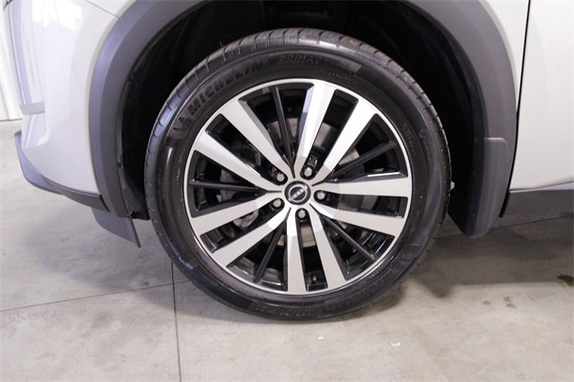 Used 2023 Nissan Pathfinder Platinum image 11