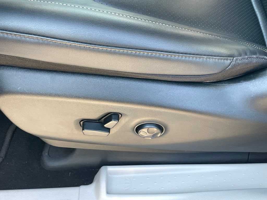 Used 2024 Chrysler Pacifica Touring-L FWD image 10